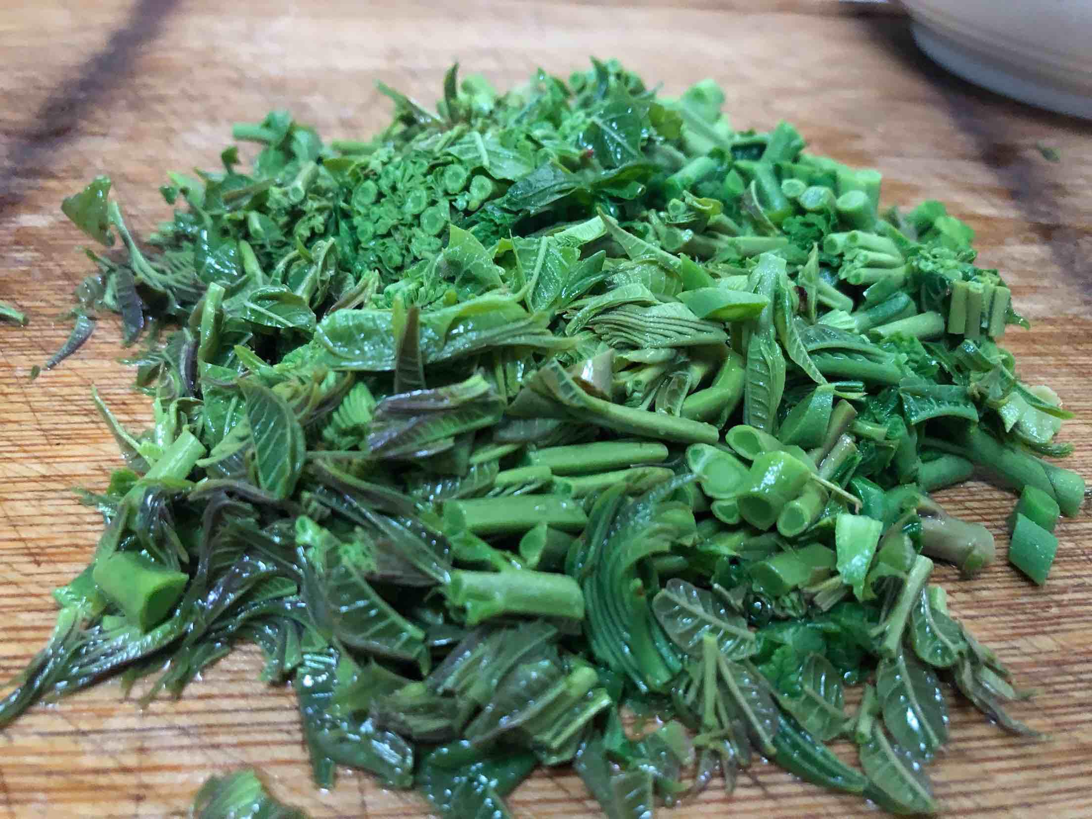 香椿頭炒雞蛋的做法-家常味炒菜譜-易網(wǎng)健康養(yǎng)生網(wǎng) 香椿頭炒雞蛋的做法-家常味炒菜譜