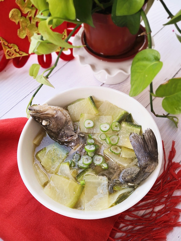 鱸魚(yú)燉蘿卜的做法-家常味燉菜譜-易網(wǎng)健康養(yǎng)生網(wǎng) 鱸魚(yú)燉蘿卜的做法-家常味燉菜譜