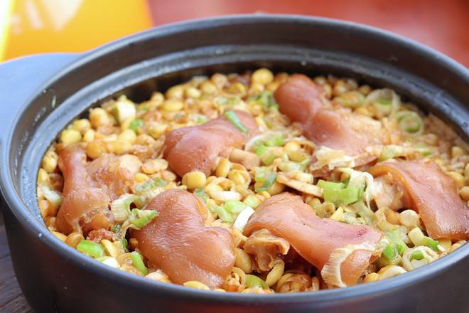 豬腳燉黃豆芽的做法-家常味燉菜譜-易網(wǎng)健康養(yǎng)生網(wǎng) 豬腳燉黃豆芽的做法-家常味燉菜譜