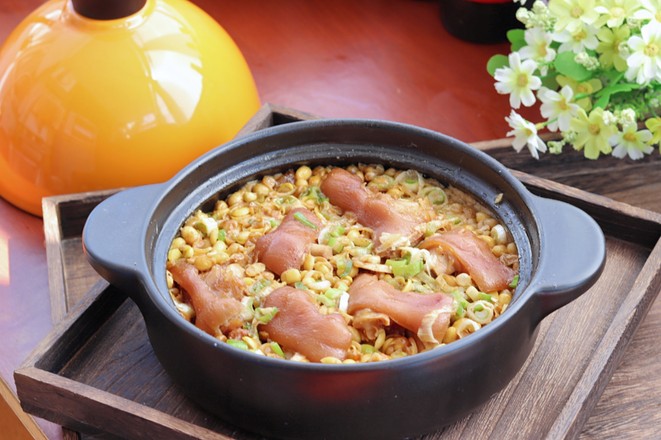 豬腳燉黃豆芽的做法-家常味燉菜譜-易網(wǎng)健康養(yǎng)生網(wǎng) 豬腳燉黃豆芽的做法-家常味燉菜譜