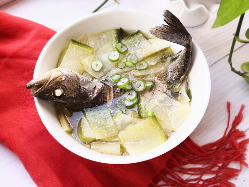 鱸魚(yú)燉蘿卜的做法-家常味燉菜譜-易網(wǎng)健康養(yǎng)生網(wǎng) 鱸魚(yú)燉蘿卜的做法-家常味燉菜譜