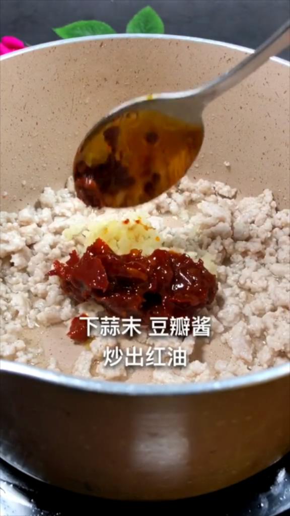 茄子豆腐煲的做法-家常味炒菜譜-易網健康養生網 茄子豆腐煲的做法-家常味炒菜譜