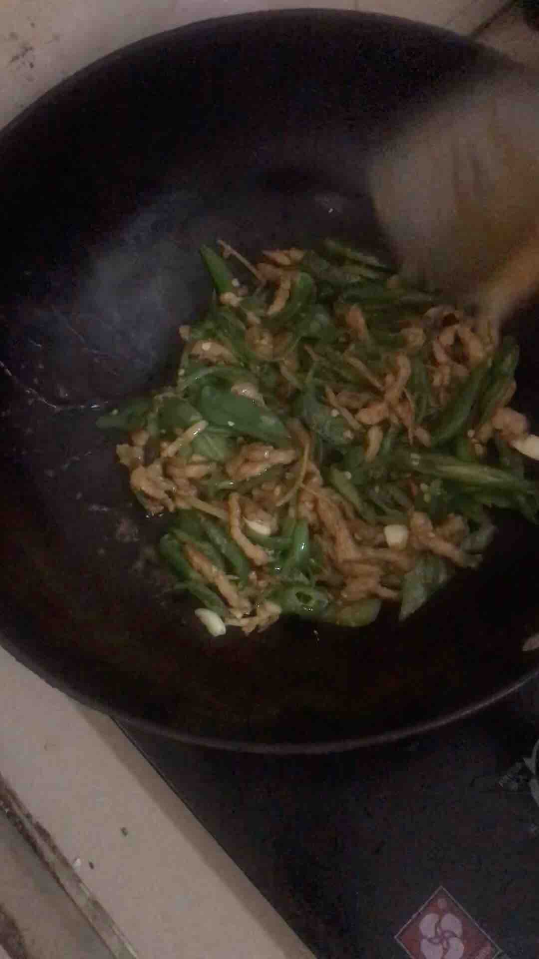 尖椒炒肉絲的做法-香辣味炒菜譜-易網健康養生網 尖椒炒肉絲的做法-香辣味炒菜譜