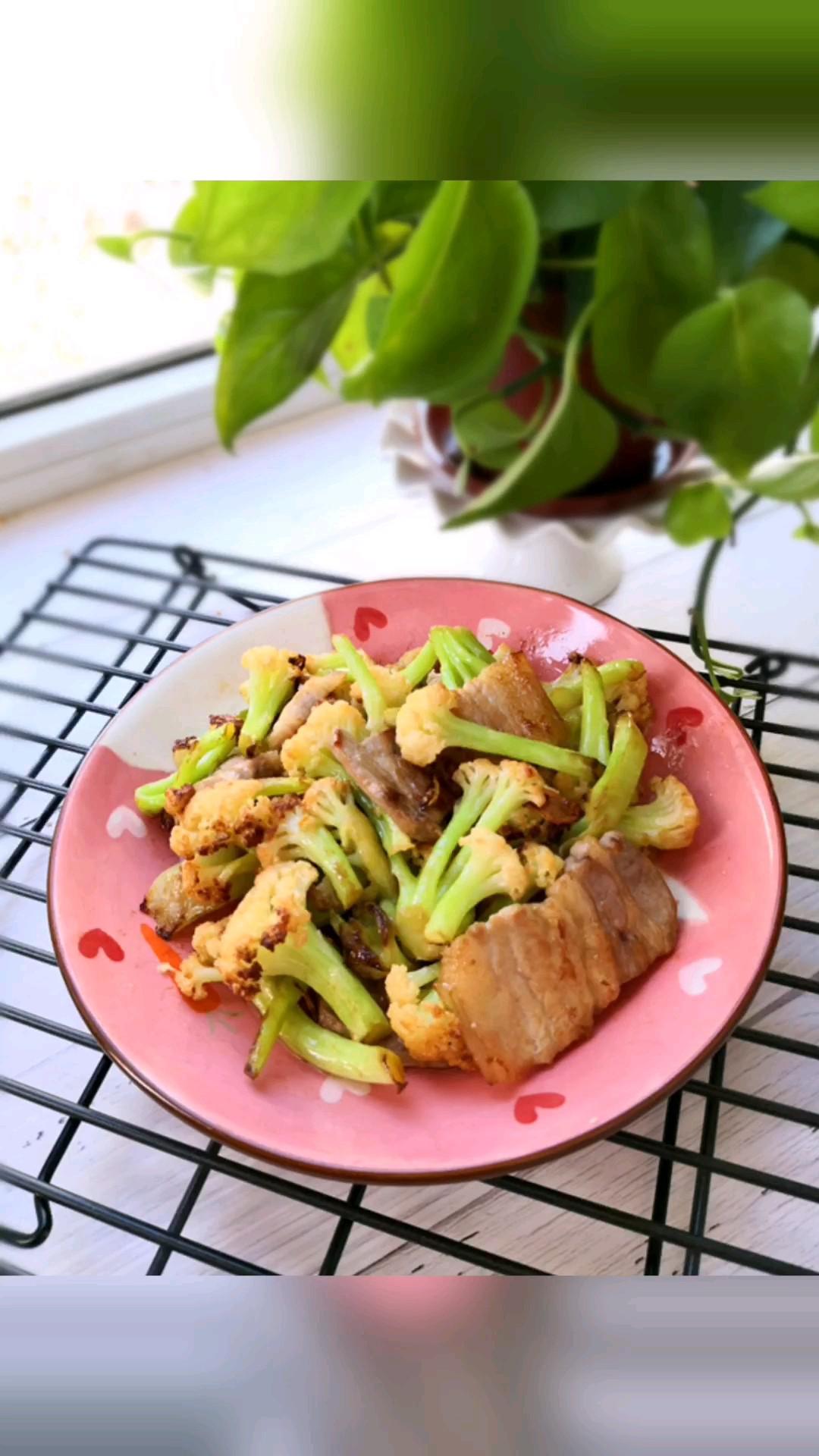 爆炒花菜的做法-家常味炒菜譜-易網健康養生網 爆炒花菜的做法-家常味炒菜譜