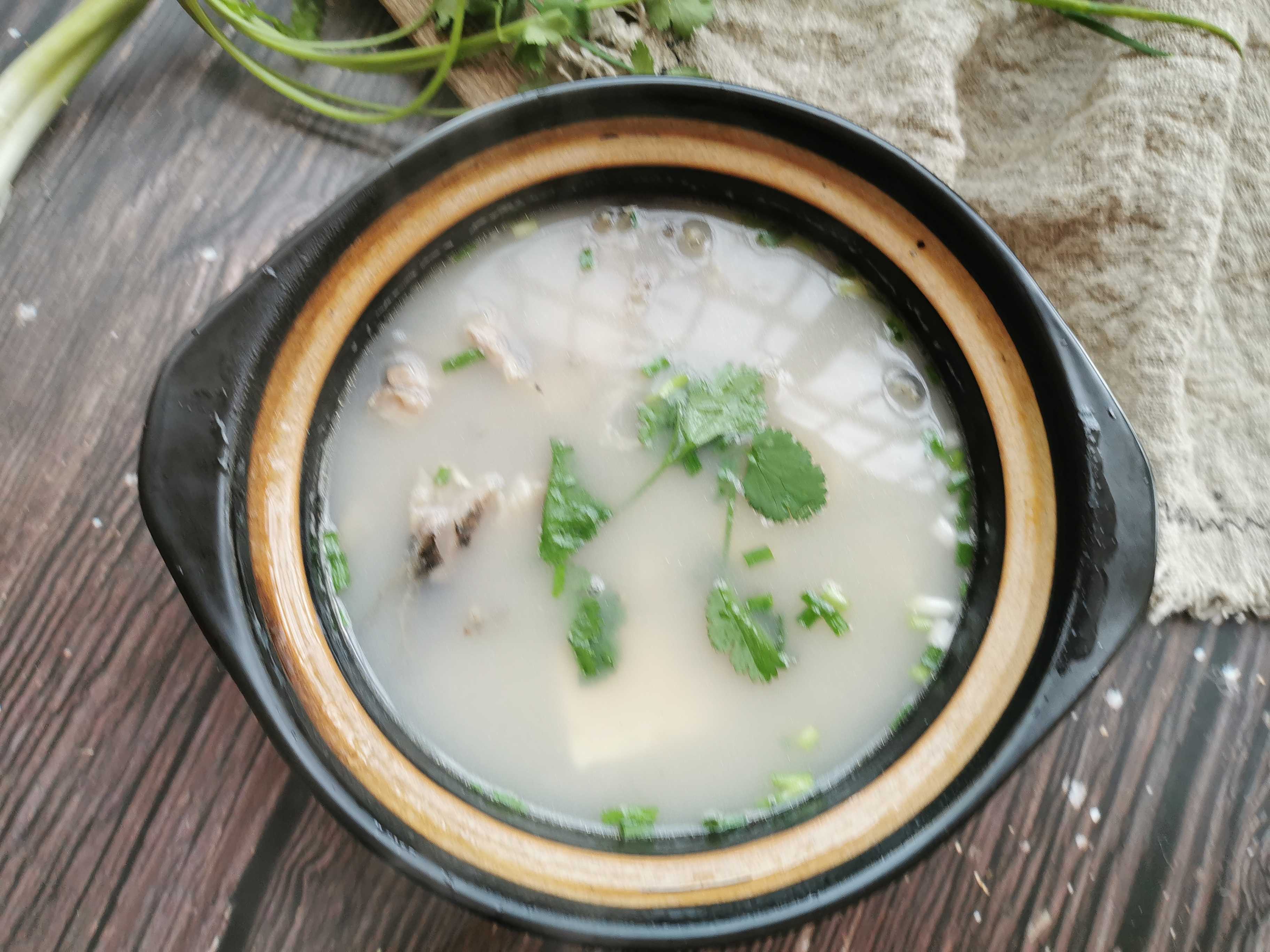 鯽魚豆腐湯的做法-家常味燉菜譜-易網健康養生網 鯽魚豆腐湯的做法-家常味燉菜譜