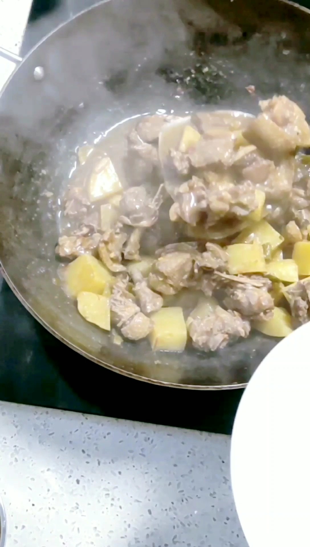 不加一滴油的——土豆燜鴨的做法-咸鮮味燜菜譜-易網健康養生網 不加一滴油的——土豆燜鴨的做法-咸鮮味燜菜譜