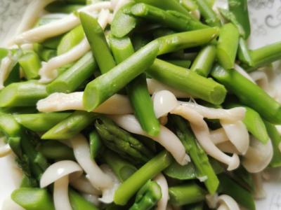 白玉菇炒蘆筍的做法-咸鮮味炒菜譜