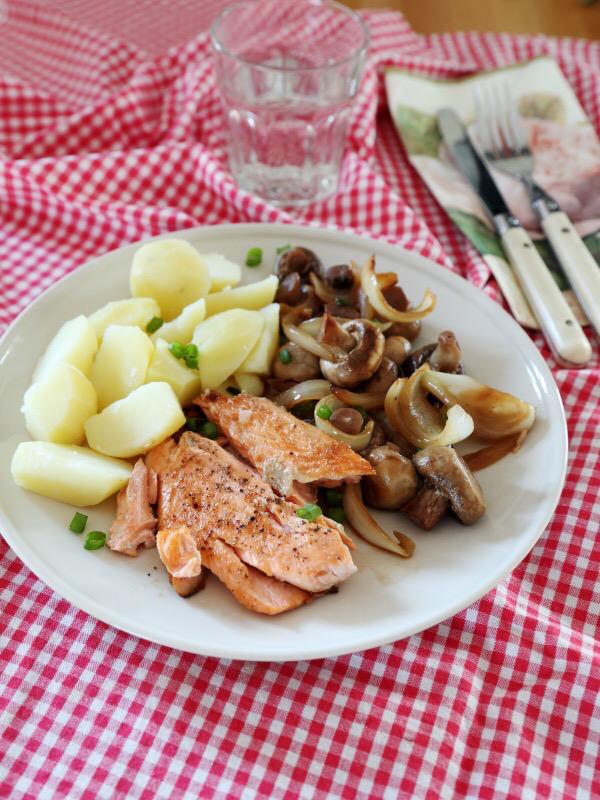 三文魚晚餐的做法-咸鮮味煎菜譜