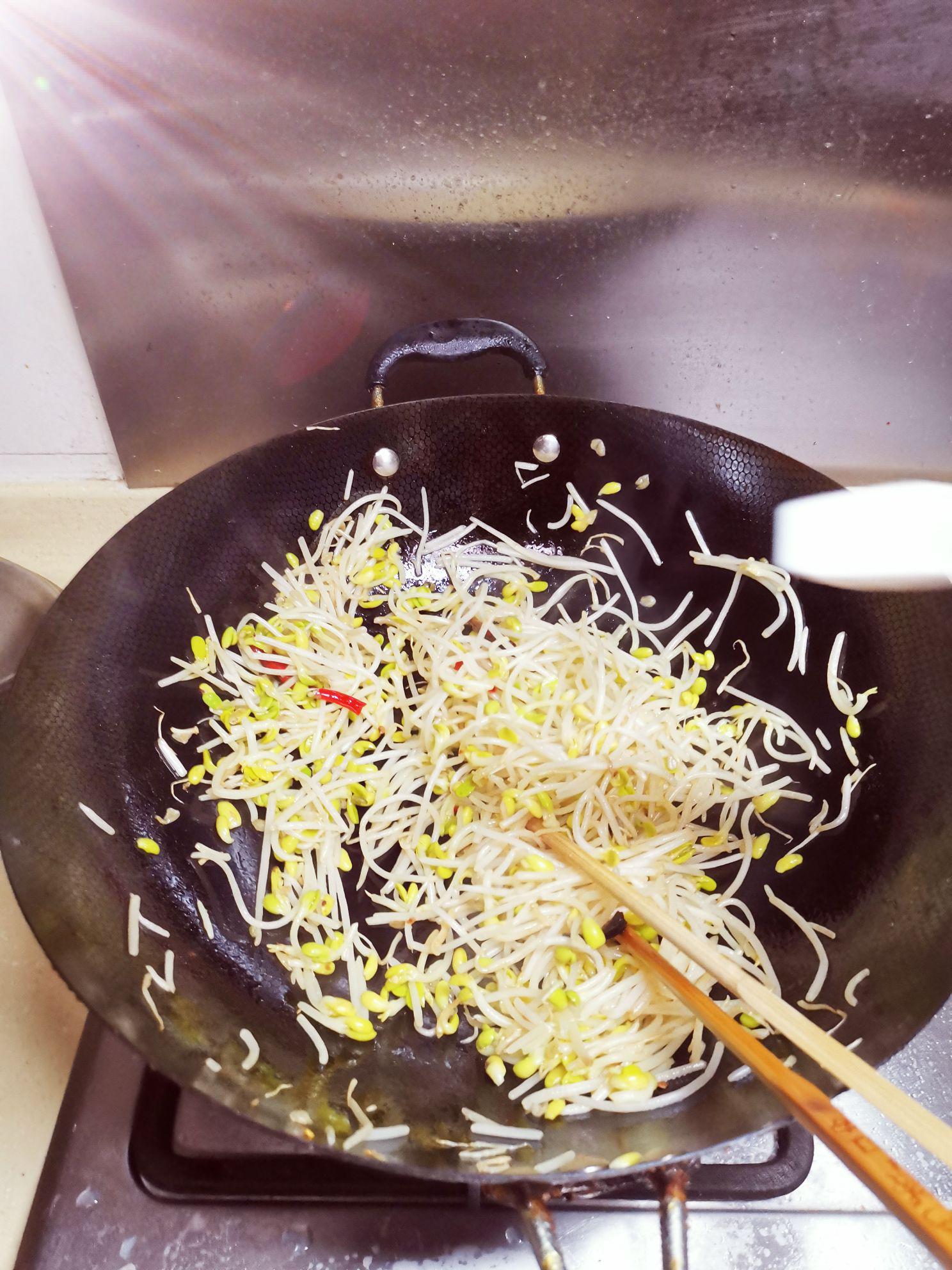 醋溜黃豆芽的做法-家常味炒菜譜-易網健康養生網 醋溜黃豆芽的做法-家常味炒菜譜