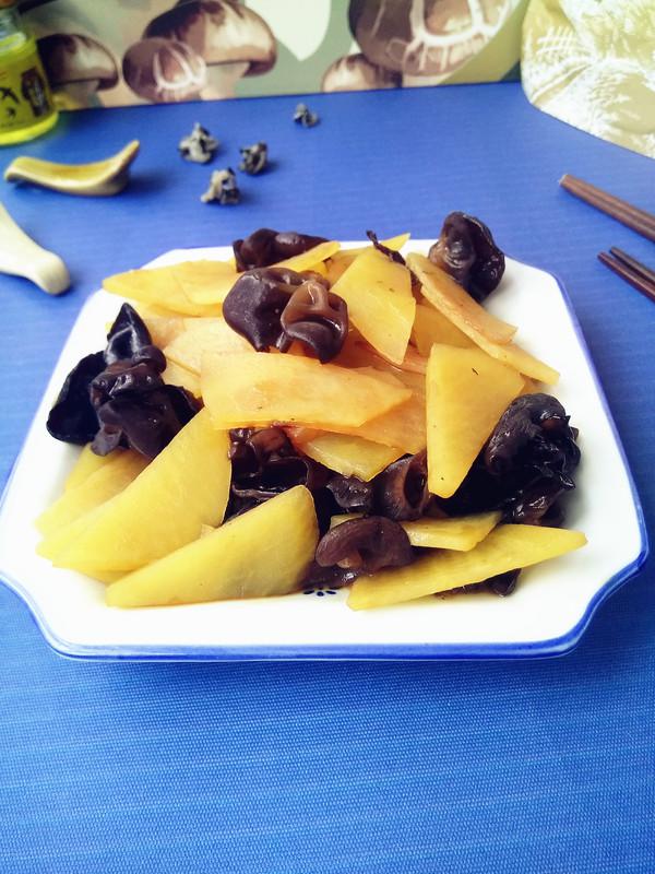 木耳燒土豆的做法-家常味燒菜譜-易網健康養生網 木耳燒土豆的做法-家常味燒菜譜