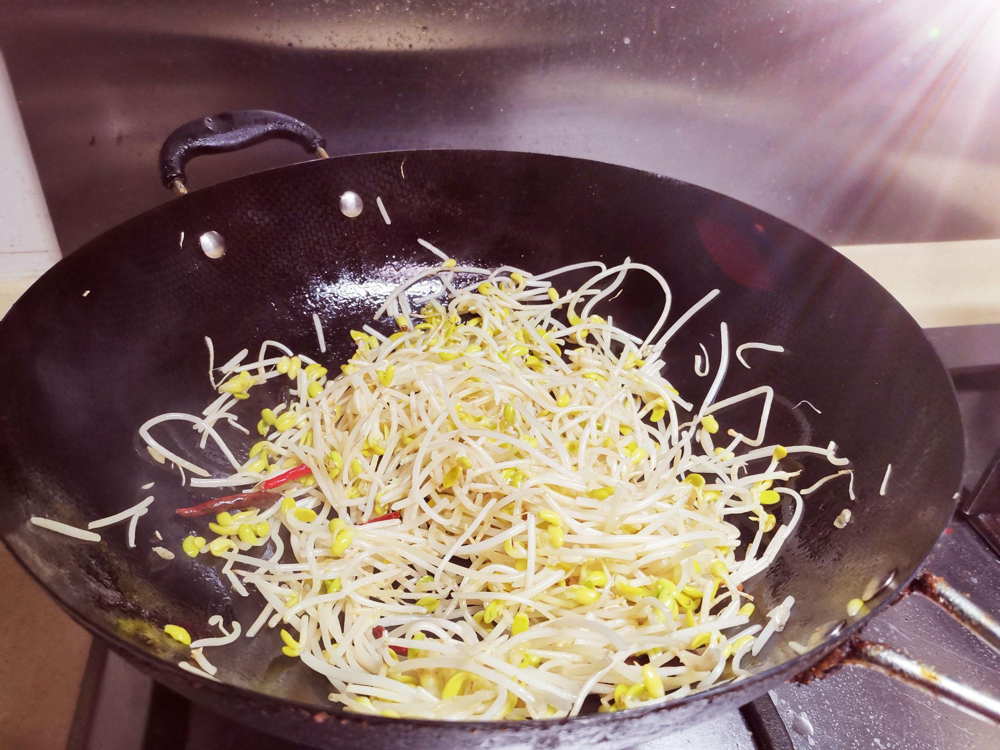 醋溜黃豆芽的做法-家常味炒菜譜-易網健康養生網 醋溜黃豆芽的做法-家常味炒菜譜