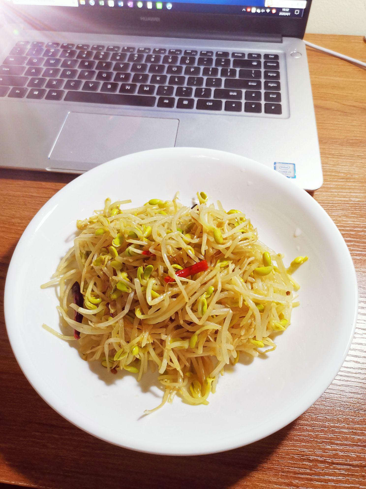 醋溜黃豆芽的做法-家常味炒菜譜-易網健康養生網 醋溜黃豆芽的做法-家常味炒菜譜