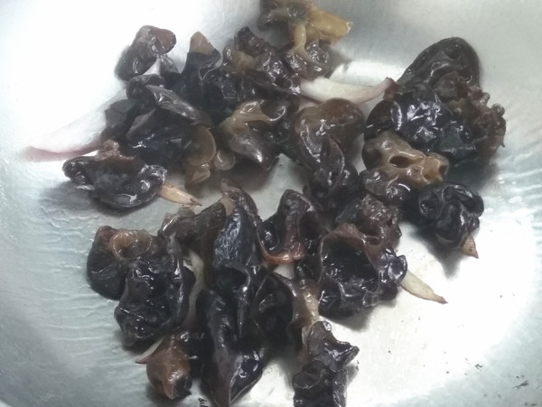 木耳燒土豆的做法-家常味燒菜譜-易網健康養生網 木耳燒土豆的做法-家常味燒菜譜