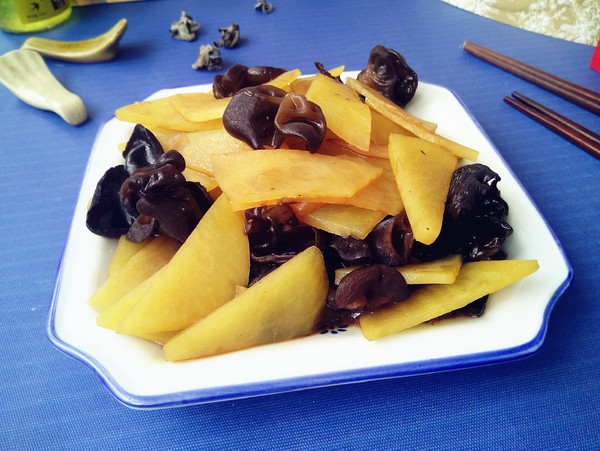 木耳燒土豆的做法-家常味燒菜譜-易網健康養生網 木耳燒土豆的做法-家常味燒菜譜