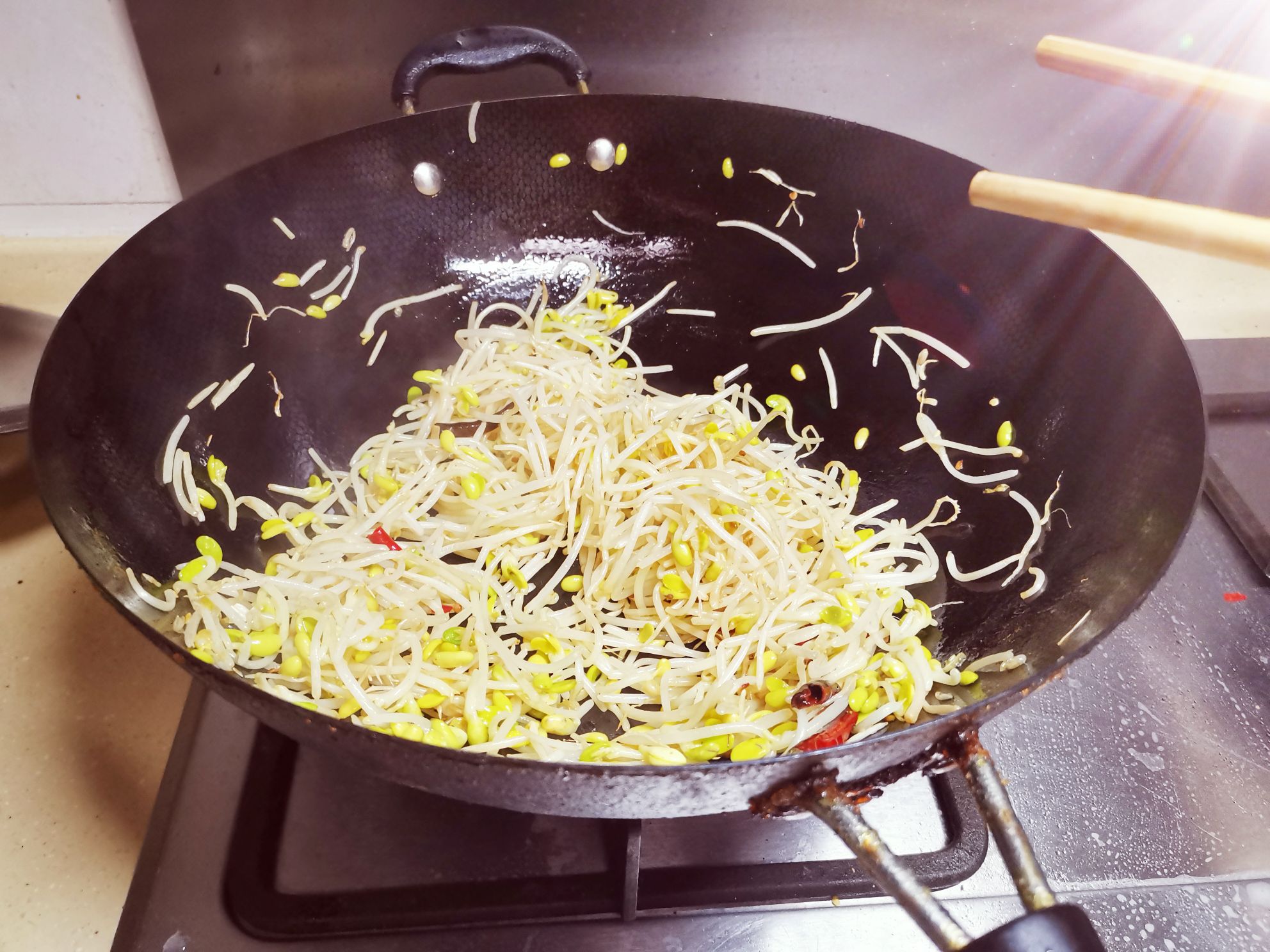 醋溜黃豆芽的做法-家常味炒菜譜-易網健康養生網 醋溜黃豆芽的做法-家常味炒菜譜