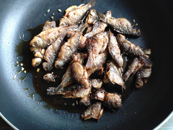 糖醋小鯽魚的做法-酸甜味炒菜譜-易網(wǎng)健康養(yǎng)生網(wǎng) 糖醋小鯽魚的做法-酸甜味炒菜譜