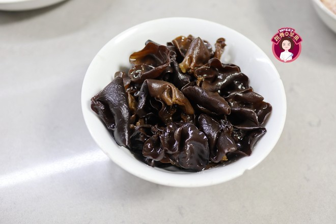 炒苜蓿肉的做法-家常味炒菜譜-易網(wǎng)健康養(yǎng)生網(wǎng) 炒苜蓿肉的做法-家常味炒菜譜