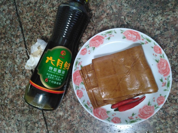 涼拌豆腐干的做法-家常味拌菜譜-易網<a href=http://www.xllyou.com/ target=_blank class=infotextkey>健康養生</a>網 涼拌豆腐干的做法-家常味拌菜譜