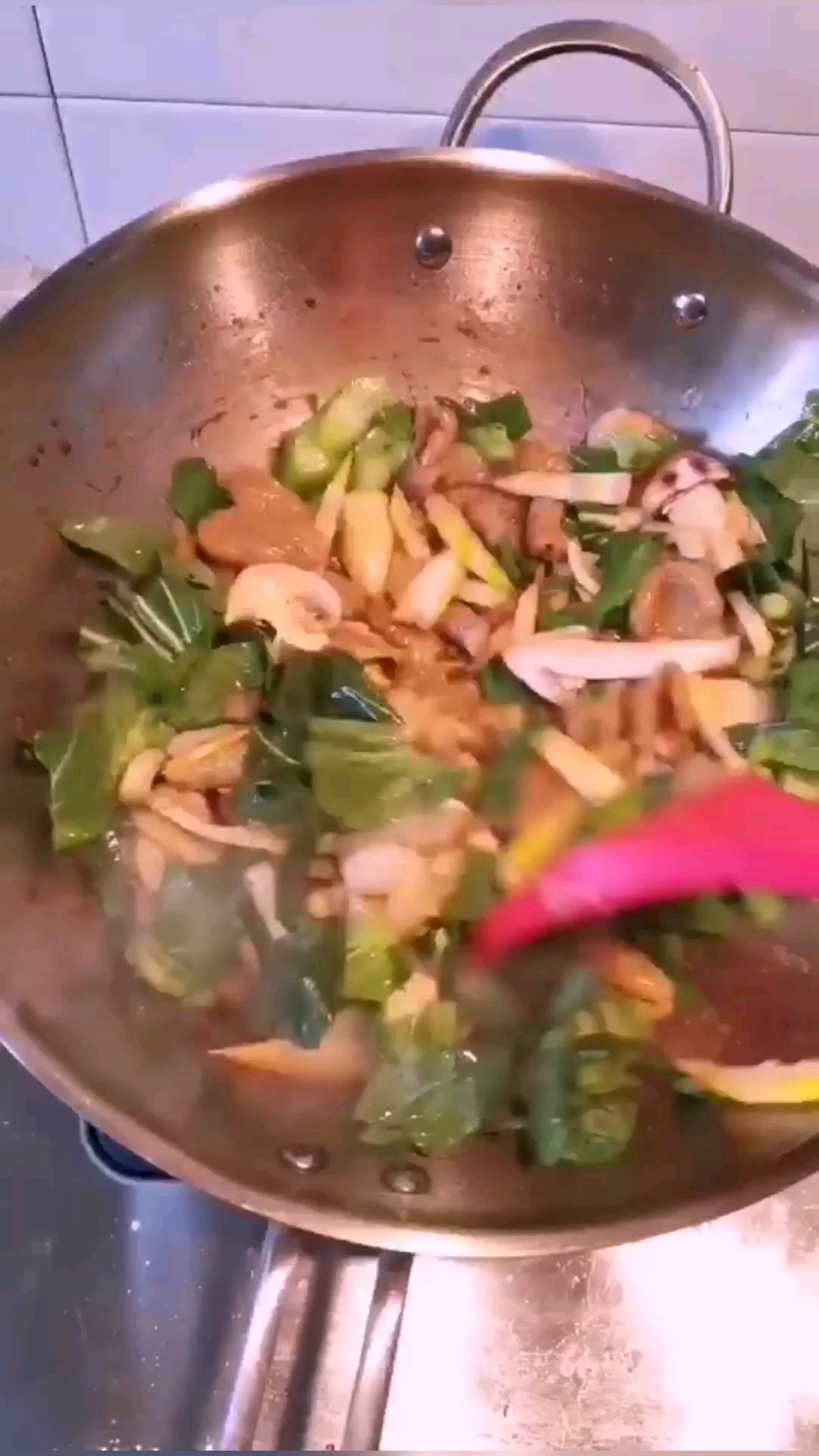 松茸菇炒螺旋莜面的做法-家常味炒菜譜