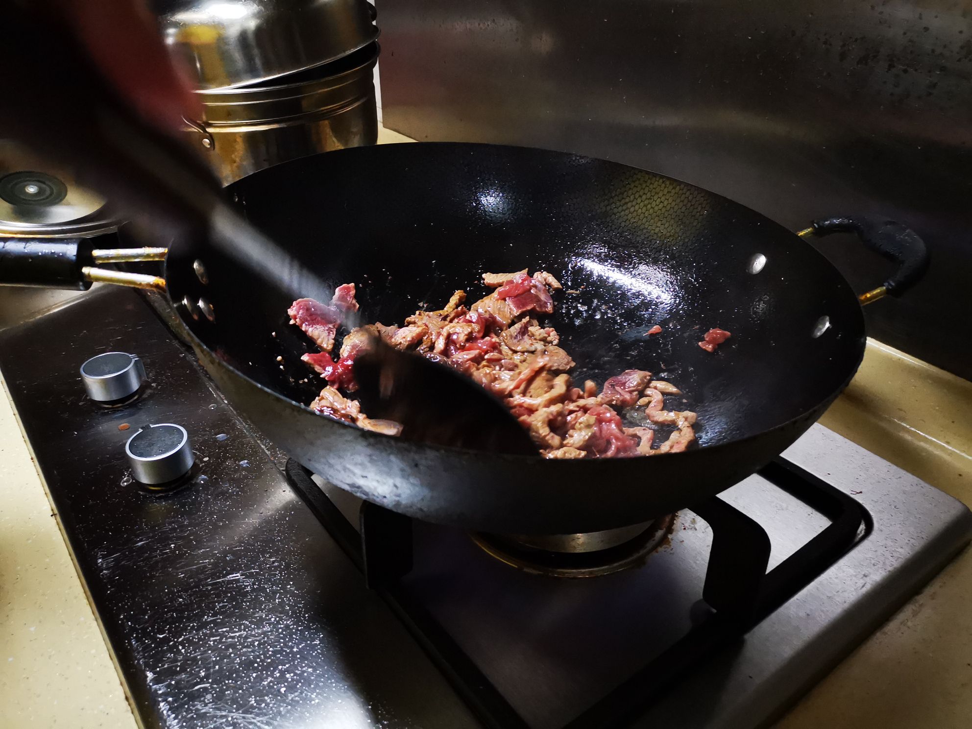 甜椒炒牛肉的做法-家常味炒菜譜-易網(wǎng)健康養(yǎng)生網(wǎng) 甜椒炒牛肉的做法-家常味炒菜譜