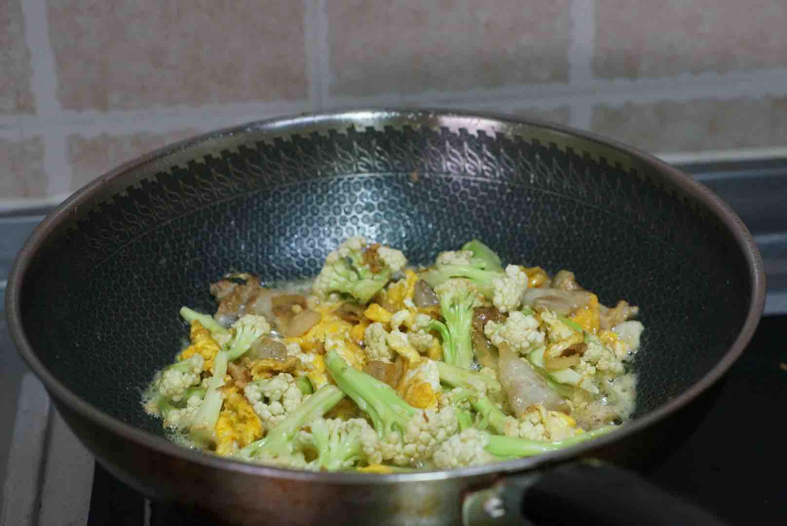 油渣花菜炒年糕的做法-家常味炒菜譜-易網健康養生網 油渣花菜炒年糕的做法-家常味炒菜譜