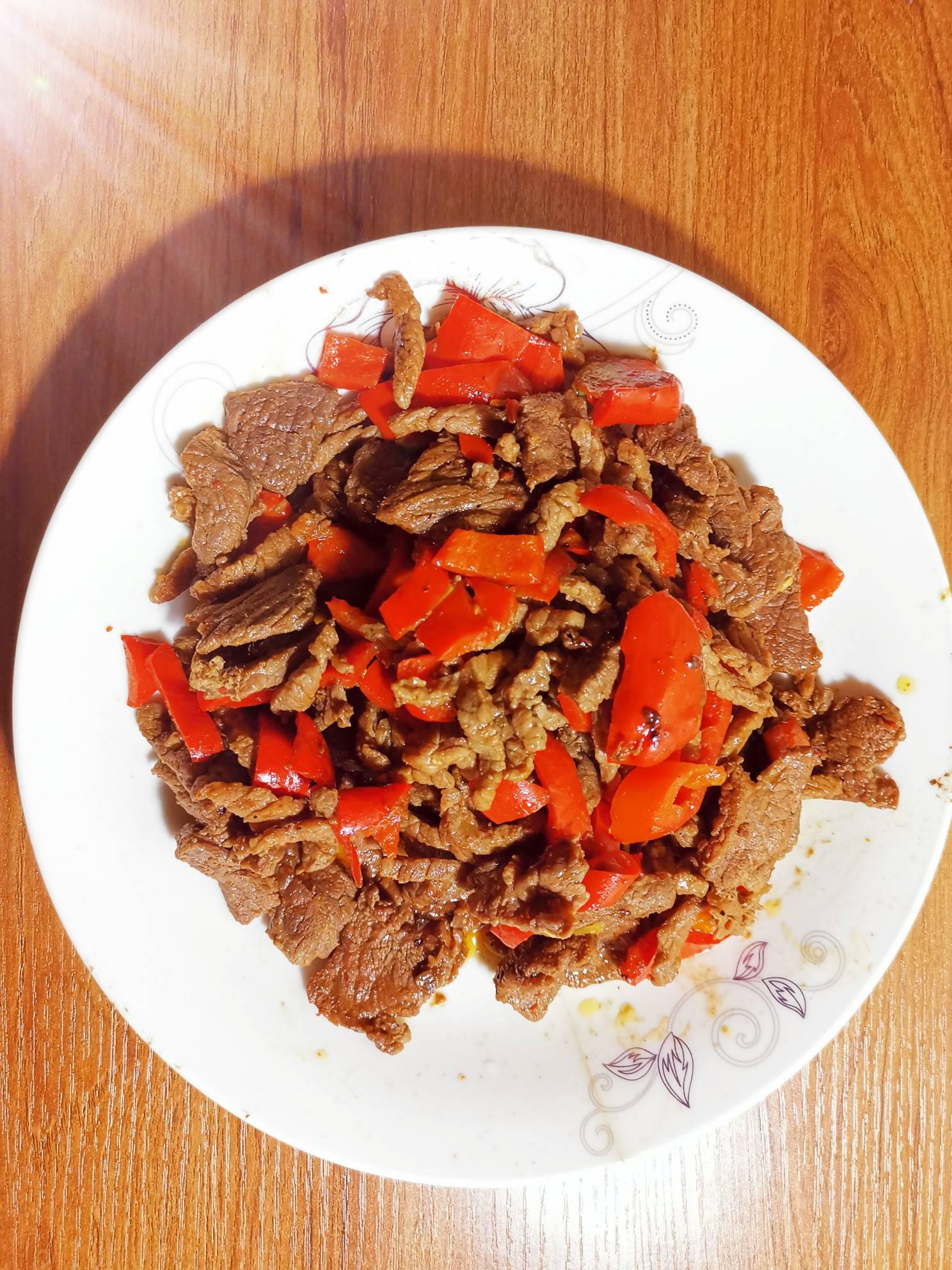 甜椒炒牛肉的做法-家常味炒菜譜-易網(wǎng)健康養(yǎng)生網(wǎng) 甜椒炒牛肉的做法-家常味炒菜譜