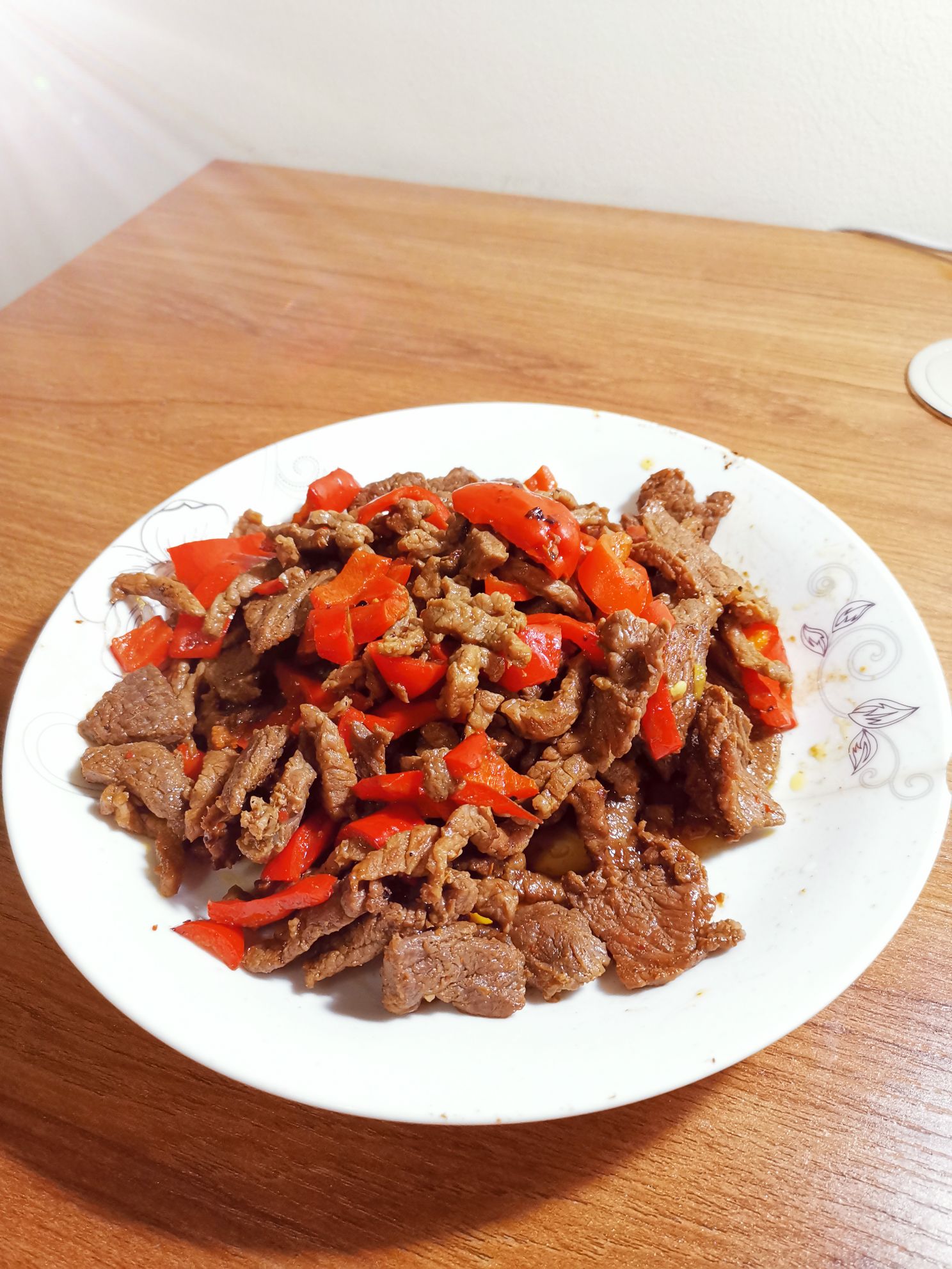 甜椒炒牛肉的做法-家常味炒菜譜-易網(wǎng)健康養(yǎng)生網(wǎng) 甜椒炒牛肉的做法-家常味炒菜譜