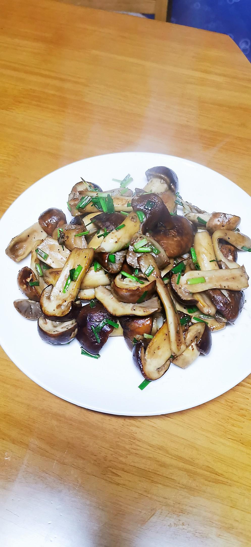 干煸松茸的做法-家常味煎菜譜-易網健康養生網 干煸松茸的做法-家常味煎菜譜