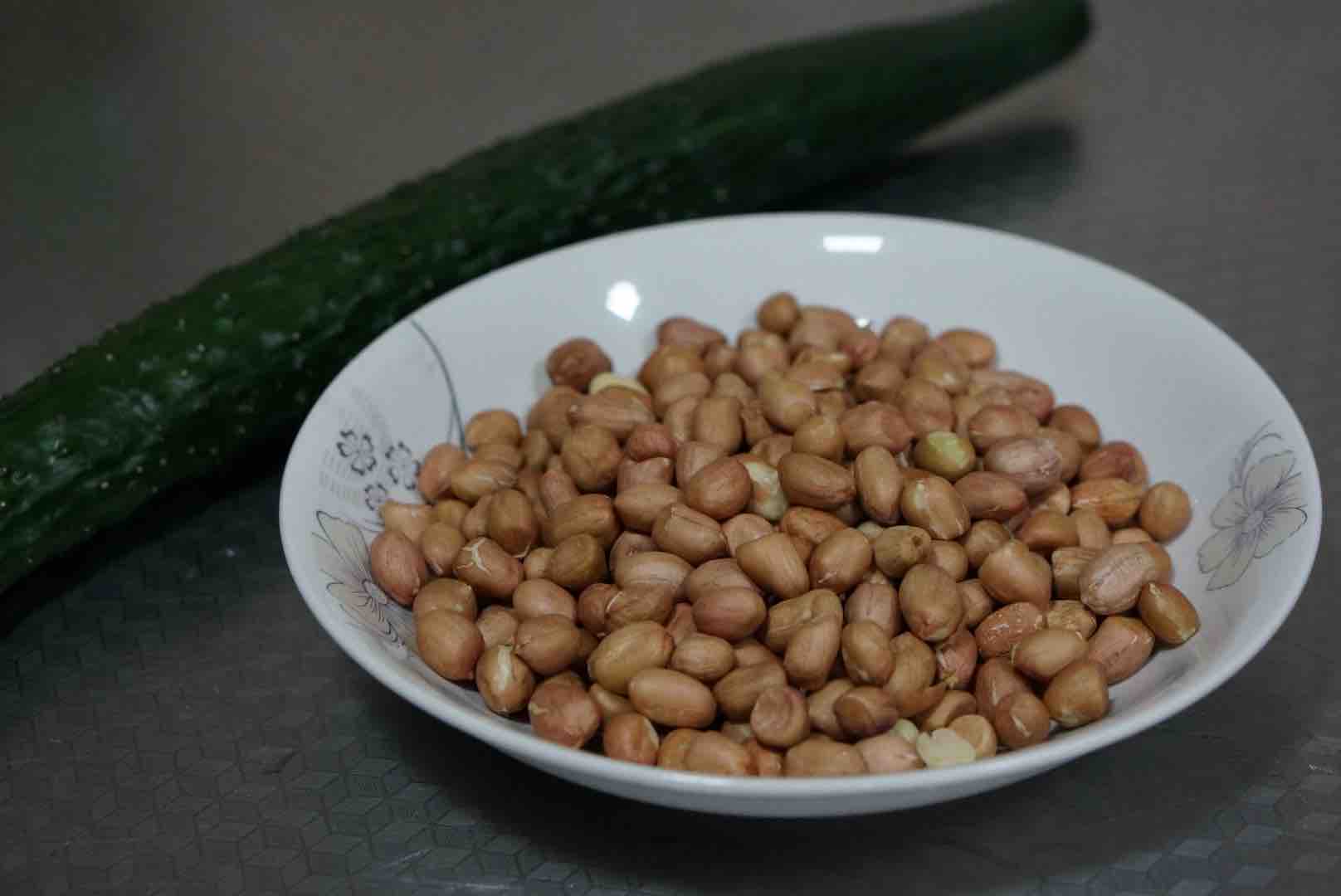 花生米拌黃瓜的做法-酸辣味炸菜譜-易網<a href=http://www.xllyou.com/ target=_blank class=infotextkey>健康養生</a>網 花生米拌黃瓜的做法-酸辣味炸菜譜