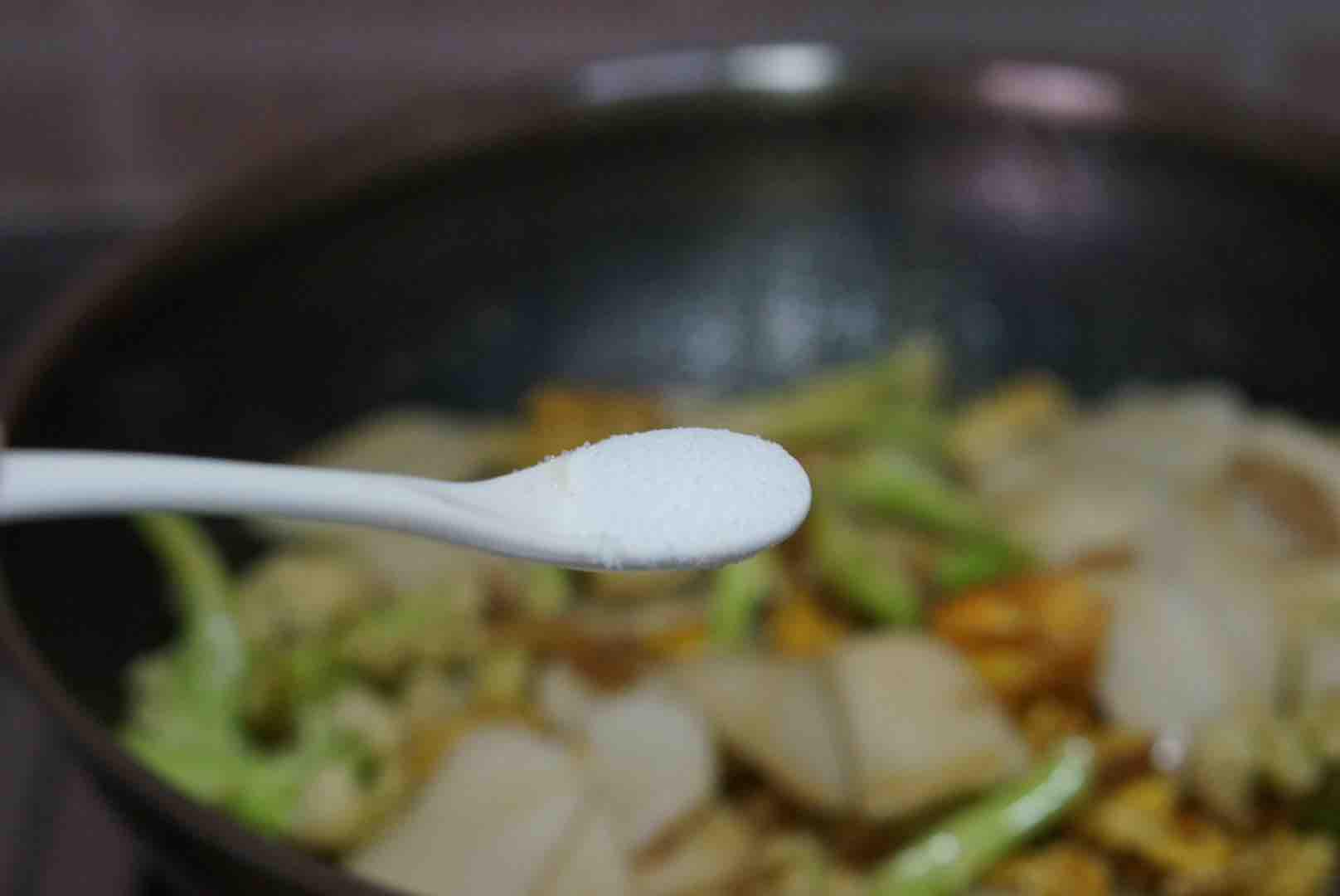 油渣花菜炒年糕的做法-家常味炒菜譜-易網健康養生網 油渣花菜炒年糕的做法-家常味炒菜譜