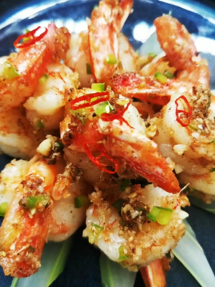 蒜香椒鹽蝦的做法-蒜香味炒菜譜