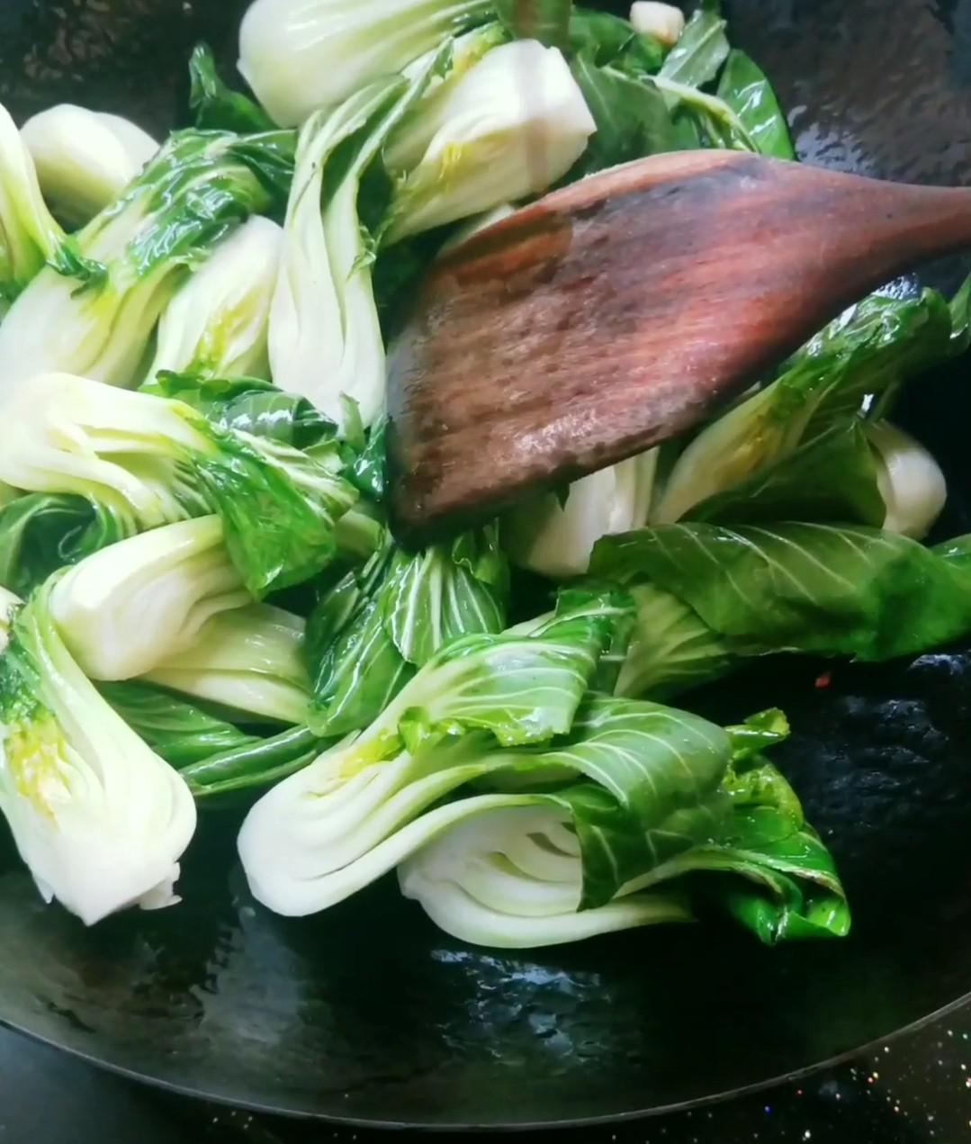 雞湯燜上海青的做法-家常味燜菜譜-易網(wǎng)健康養(yǎng)生網(wǎng) 雞湯燜上海青的做法-家常味燜菜譜