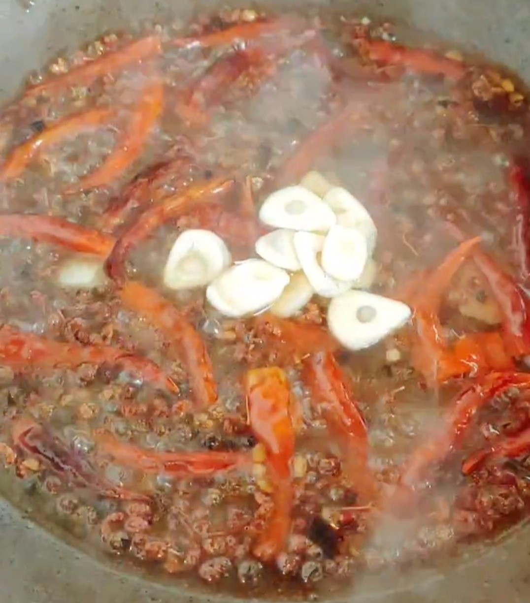 麻辣賽肥腸的做法-麻辣味炒菜譜-易網健康養生網 麻辣賽肥腸的做法-麻辣味炒菜譜