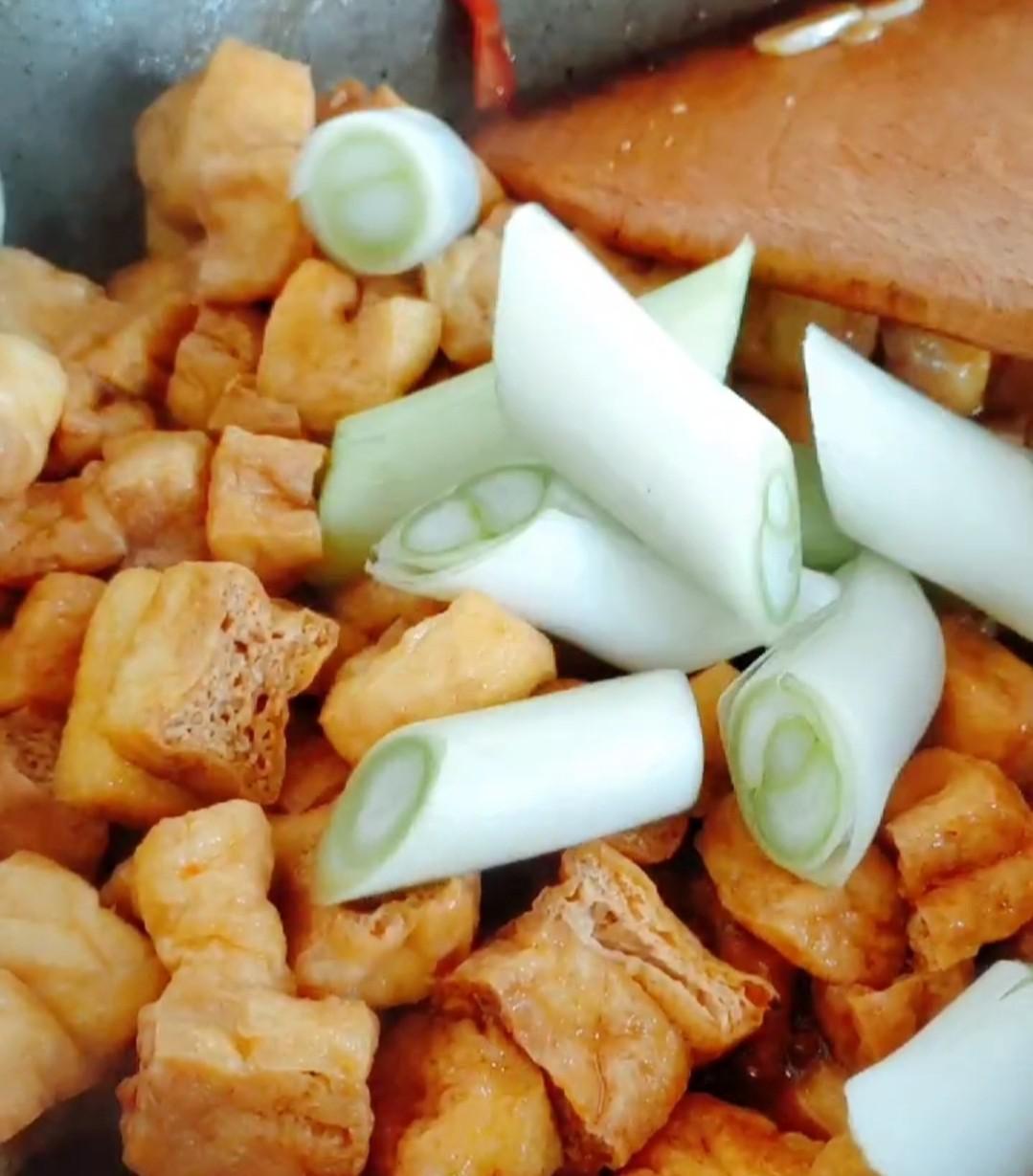 麻辣賽肥腸的做法-麻辣味炒菜譜-易網健康養生網 麻辣賽肥腸的做法-麻辣味炒菜譜