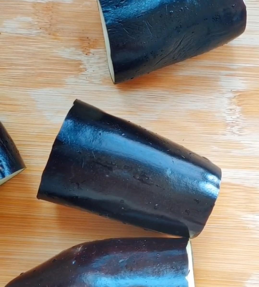 菊花茄子的做法-蒜香味蒸菜譜-易網(wǎng)健康養(yǎng)生網(wǎng) 菊花茄子的做法-蒜香味蒸菜譜