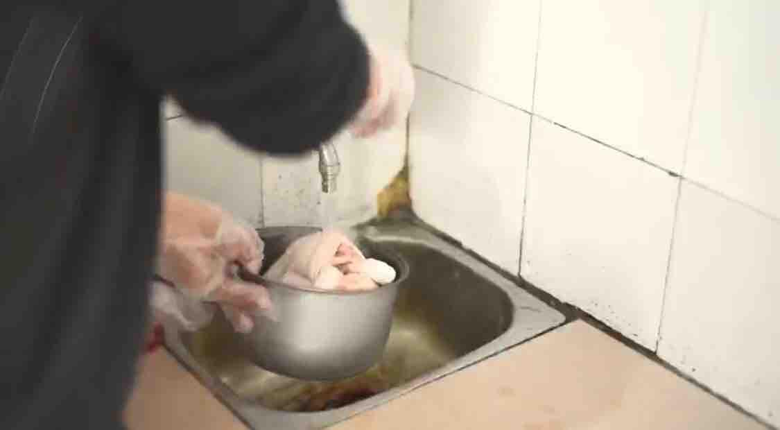 烤箱烤全雞的做法-醬香味烤菜譜-易網<a href=http://www.xllyou.com/ target=_blank class=infotextkey>健康養生</a>網 烤箱烤全雞的做法-醬香味烤菜譜