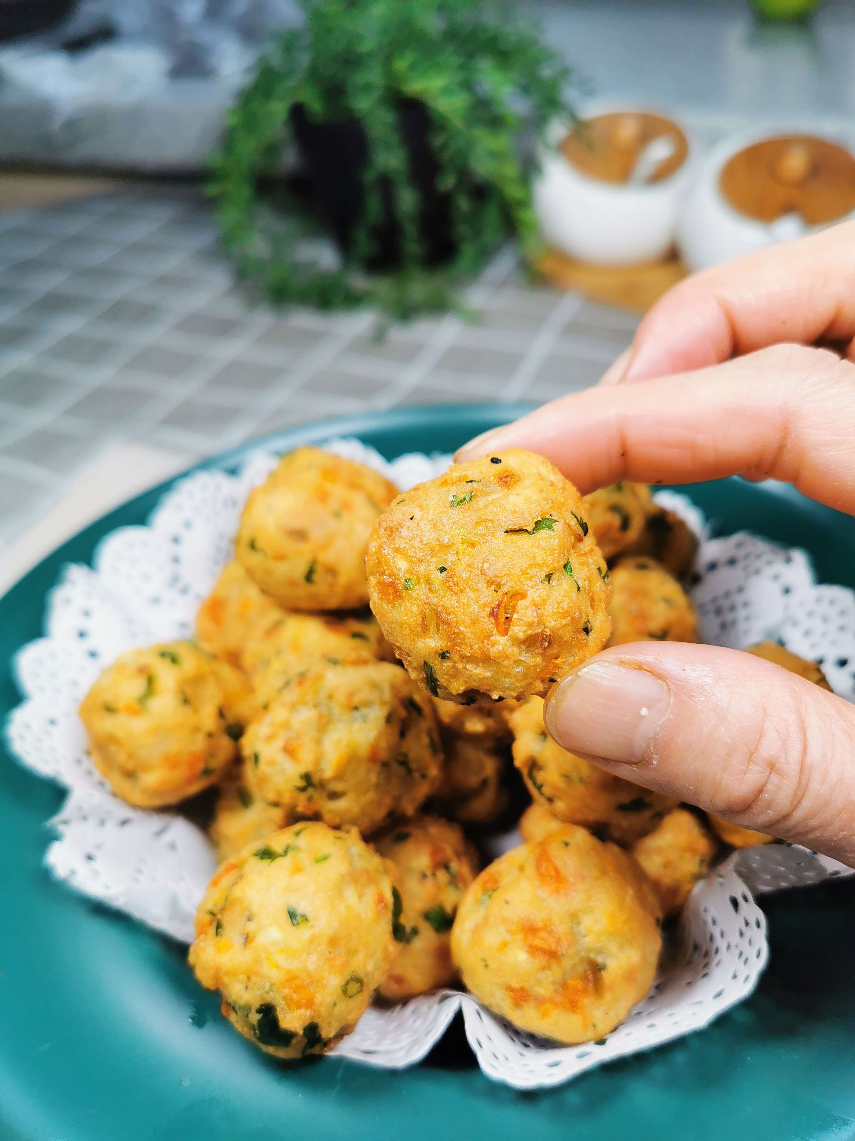 豆腐丸子的做法-家常味炸菜譜