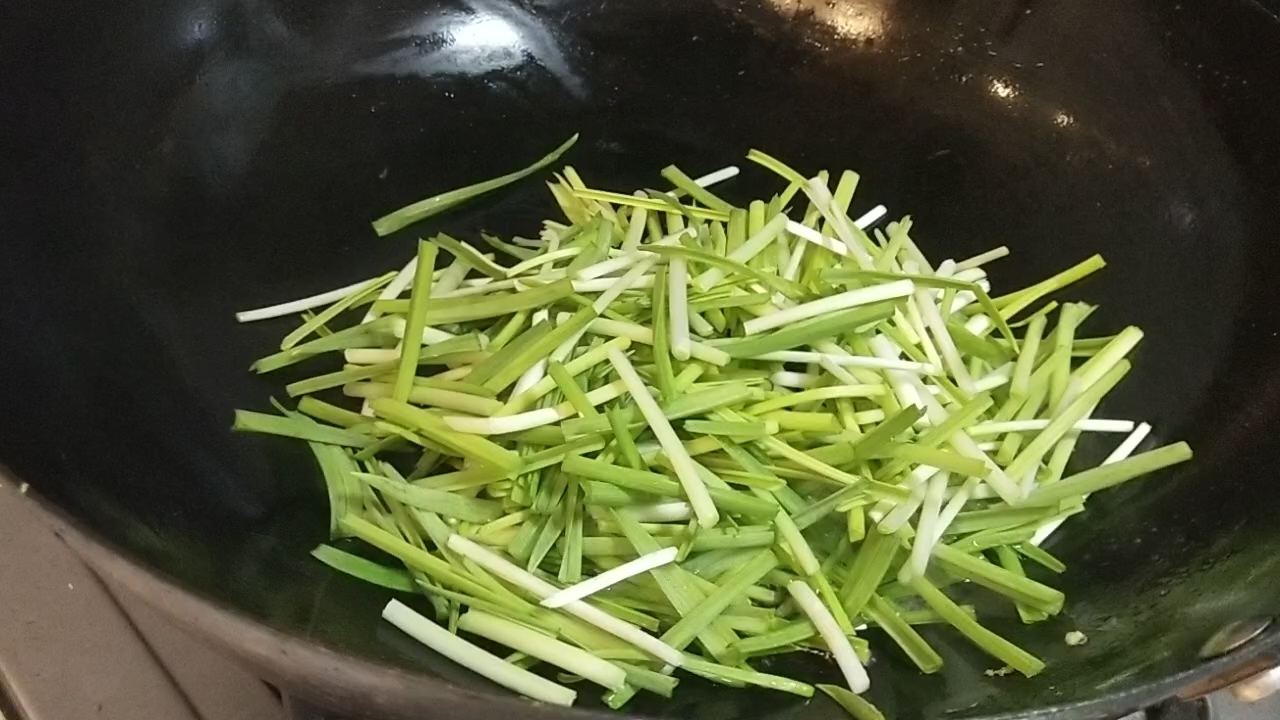 蒜苗炒雞蛋的做法-家常味炒菜譜-易網(wǎng)健康養(yǎng)生網(wǎng) 蒜苗炒雞蛋的做法-家常味炒菜譜