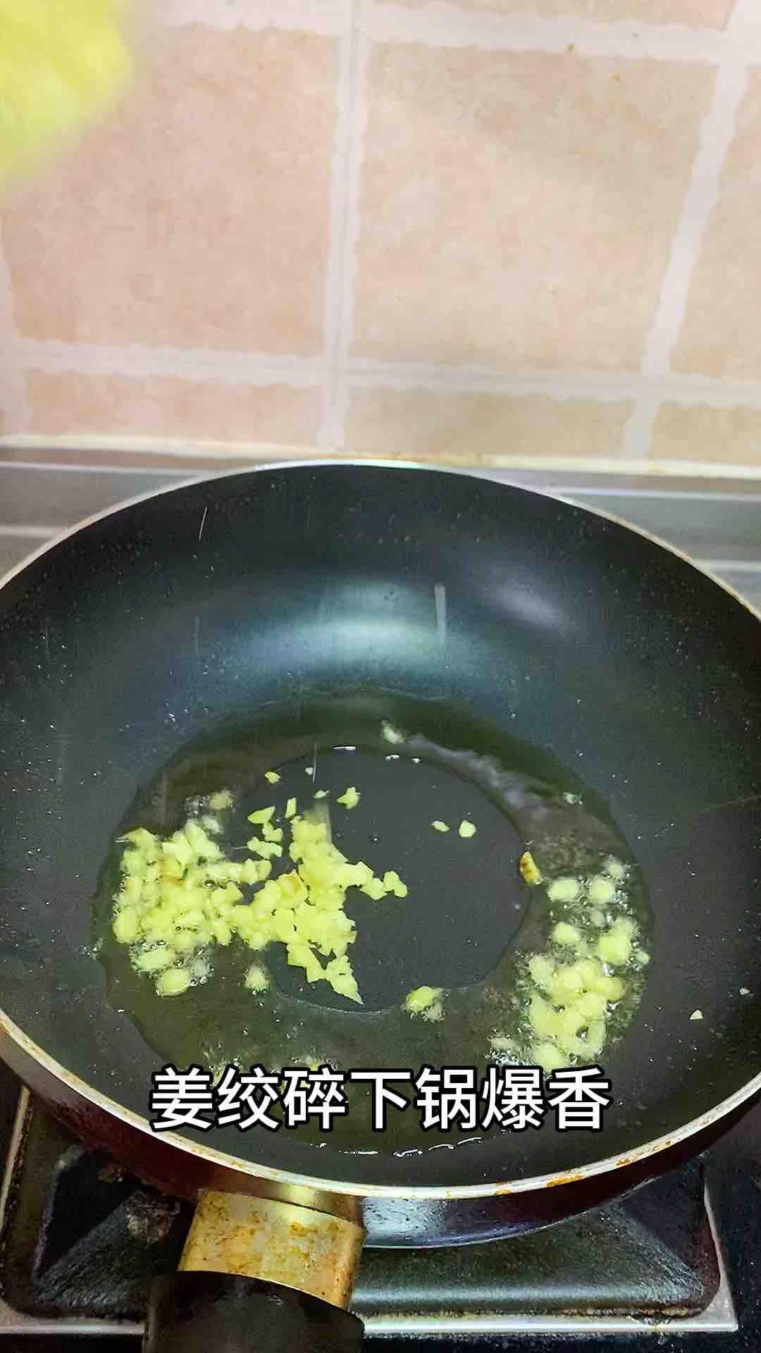 雙醬燒鯽魚的做法-家常味燒菜譜-易網(wǎng)健康養(yǎng)生網(wǎng) 雙醬燒鯽魚的做法-家常味燒菜譜