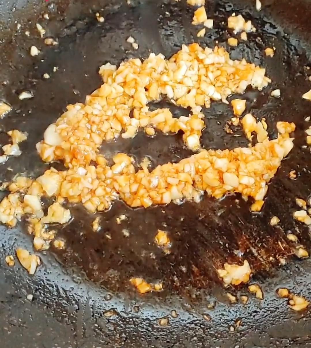 菊花茄子的做法-蒜香味蒸菜譜-易網(wǎng)健康養(yǎng)生網(wǎng) 菊花茄子的做法-蒜香味蒸菜譜