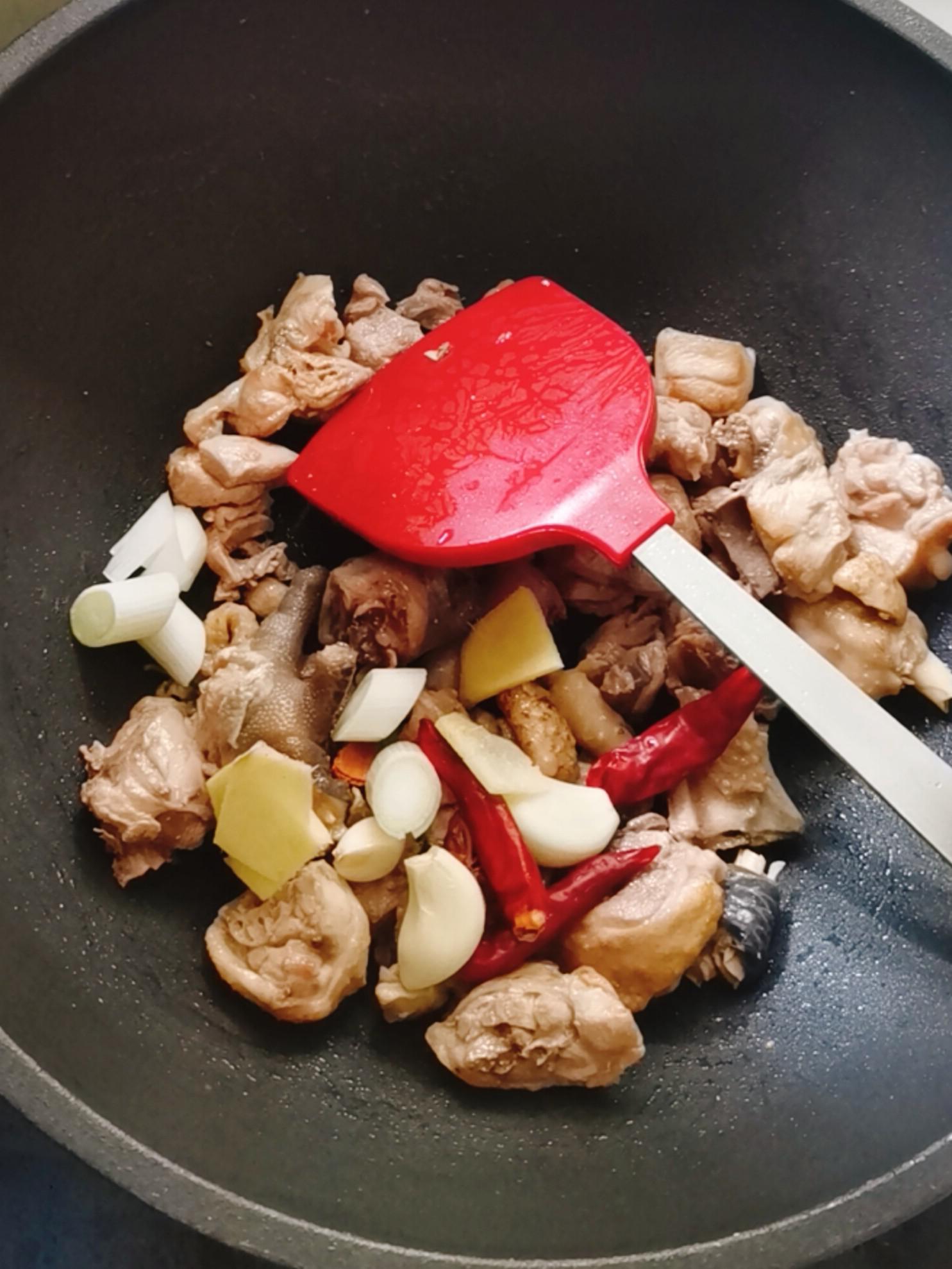 玉米土豆燉雞的做法-咸鮮味燉菜譜-易網(wǎng)健康養(yǎng)生網(wǎng) 玉米土豆燉雞的做法-咸鮮味燉菜譜