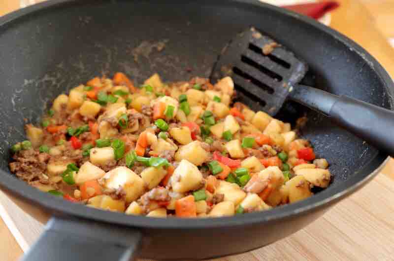 雜蔬牛肉燉的做法-咸鮮味燉菜譜-易網健康養生網 雜蔬牛肉燉的做法-咸鮮味燉菜譜