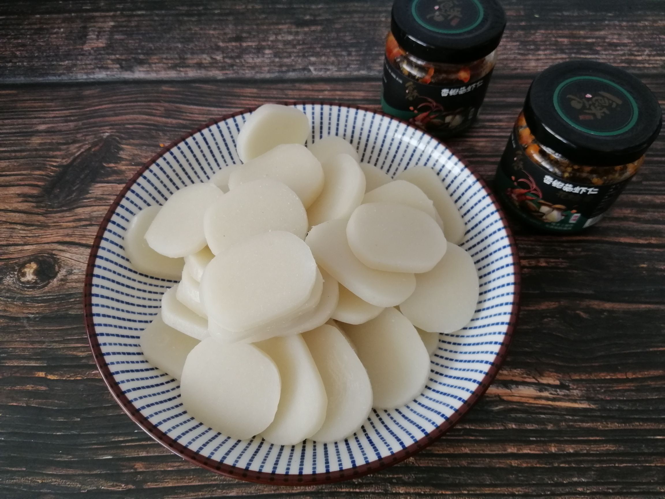 辣醬炒年糕的做法-香辣味炒菜譜-易網<a href=http://www.xllyou.com/ target=_blank class=infotextkey>健康養生</a>網 辣醬炒年糕的做法-香辣味炒菜譜