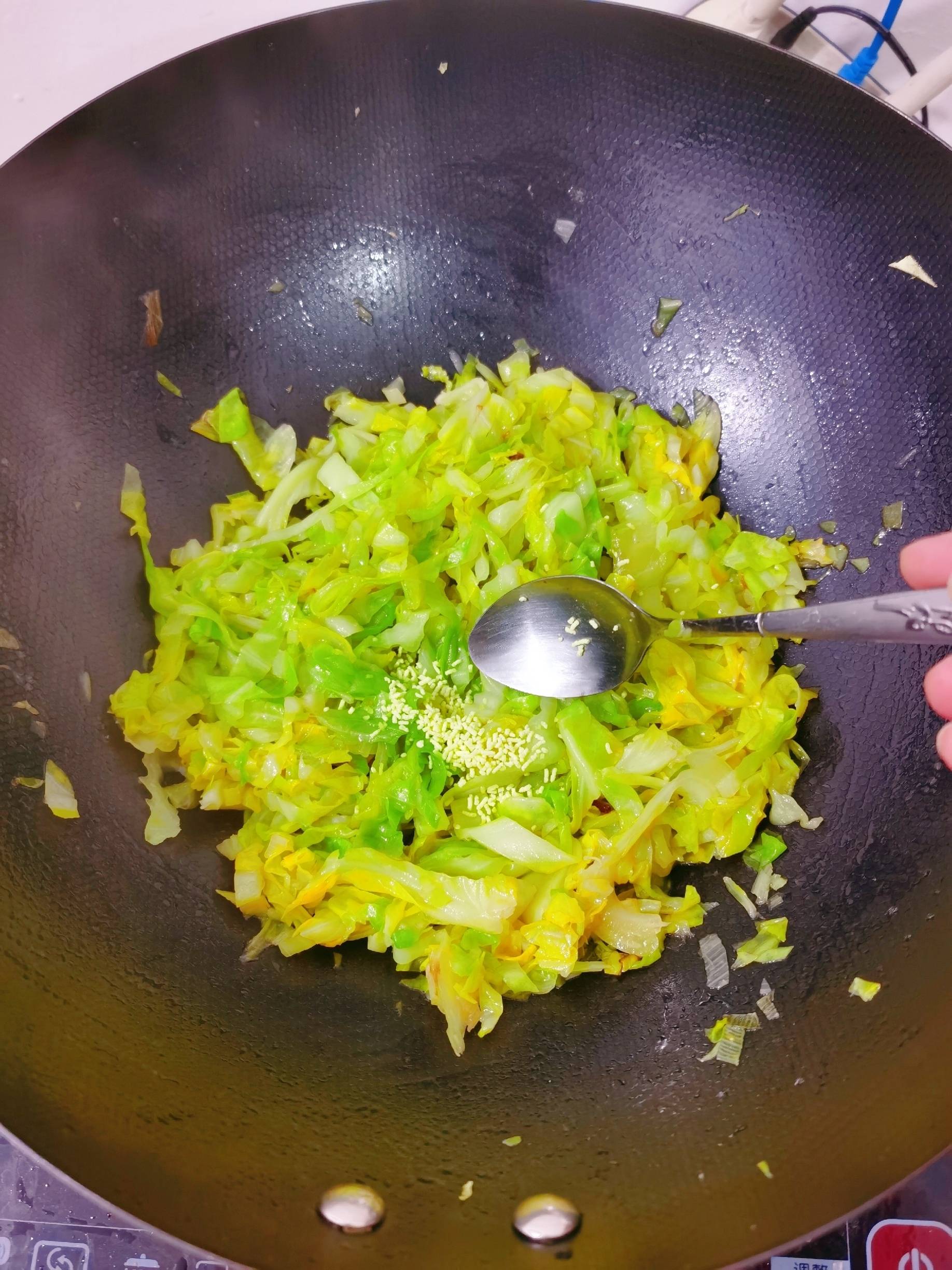 爆炒甘藍的做法-咸鮮味炒菜譜-易網健康養生網 爆炒甘藍的做法-咸鮮味炒菜譜