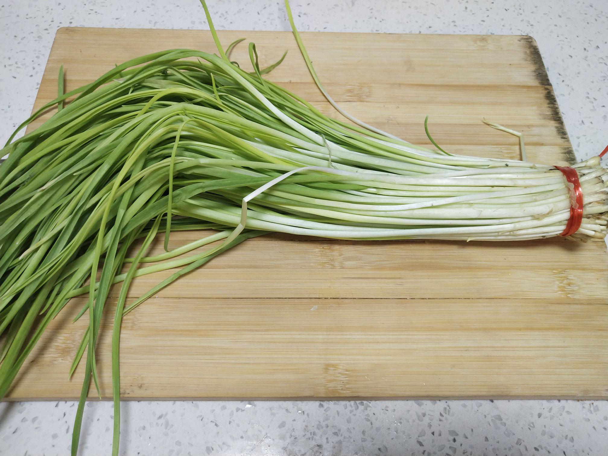 蒜苗炒雞蛋的做法-家常味炒菜譜-易網(wǎng)<a href=http://www.xllyou.com/ target=_blank class=infotextkey>健康養(yǎng)生</a>網(wǎng) 蒜苗炒雞蛋的做法-家常味炒菜譜