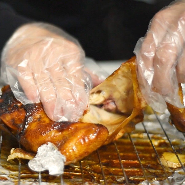 烤箱烤全雞的做法-醬香味烤菜譜-易網健康養生網 烤箱烤全雞的做法-醬香味烤菜譜