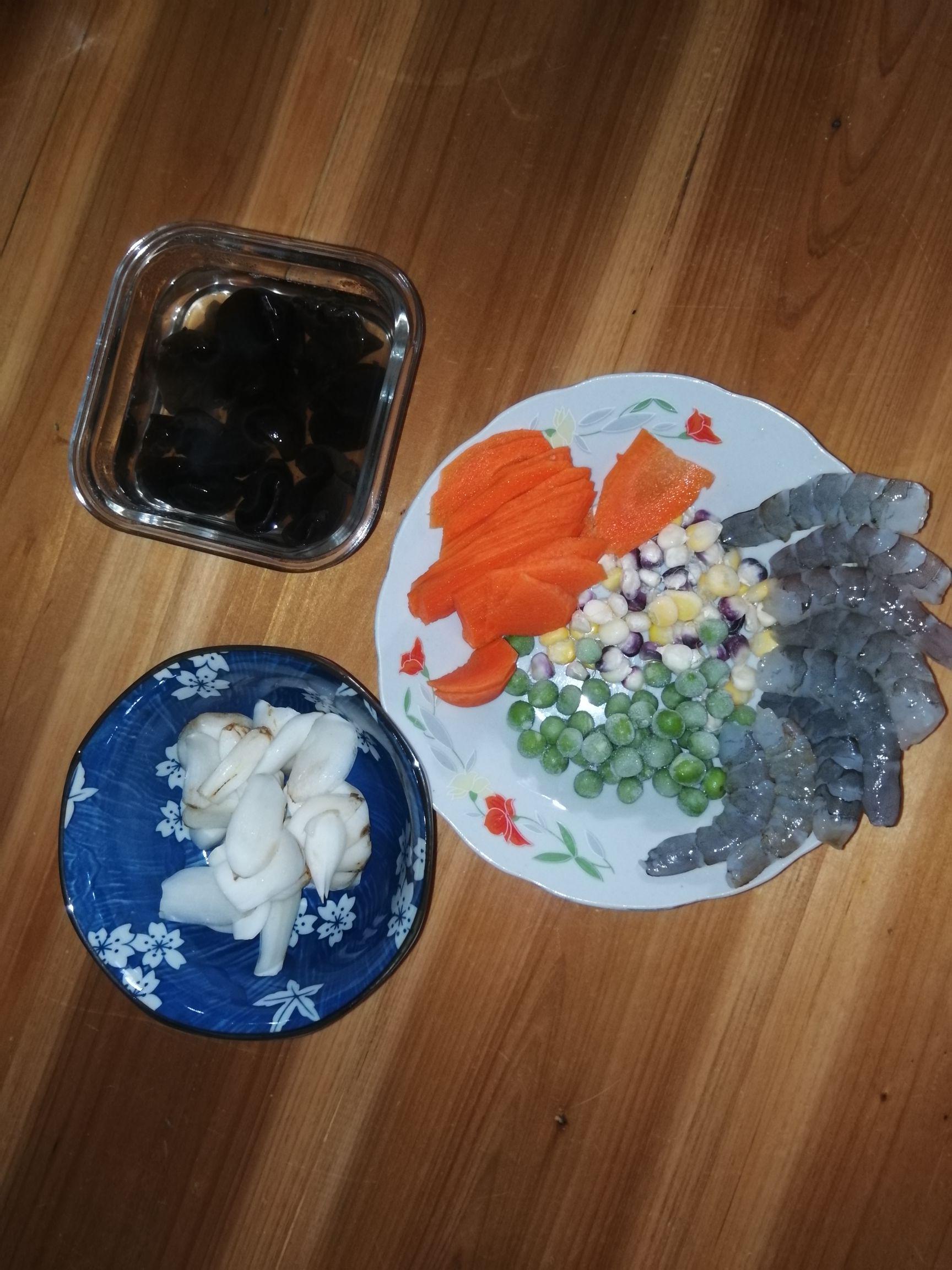 清爽不油膩——什錦百合的做法-家常味炒菜譜-易網<a href=http://www.xllyou.com/ target=_blank class=infotextkey>健康養生</a>網 清爽不油膩——什錦百合的做法-家常味炒菜譜