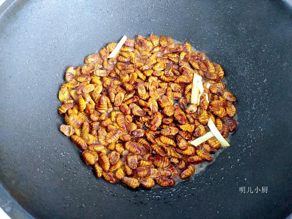 青椒炒蠶蛹的做法-家常味炒菜譜-易網(wǎng)健康養(yǎng)生網(wǎng) 青椒炒蠶蛹的做法-家常味炒菜譜