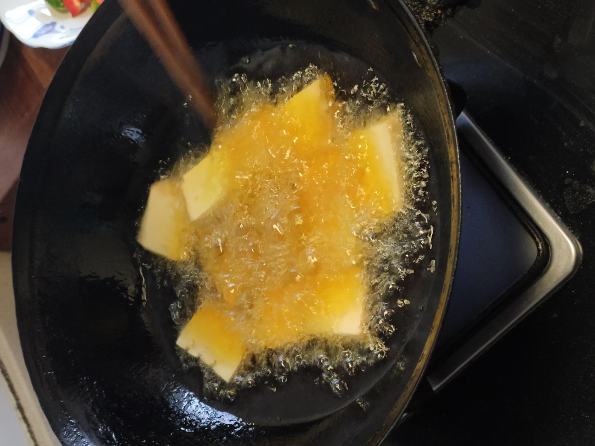 熘豆腐的做法-咸鮮味炒菜譜-易網(wǎng)<a href=http://www.xllyou.com/ target=_blank class=infotextkey>健康養(yǎng)生</a>網(wǎng) 熘豆腐的做法-咸鮮味炒菜譜