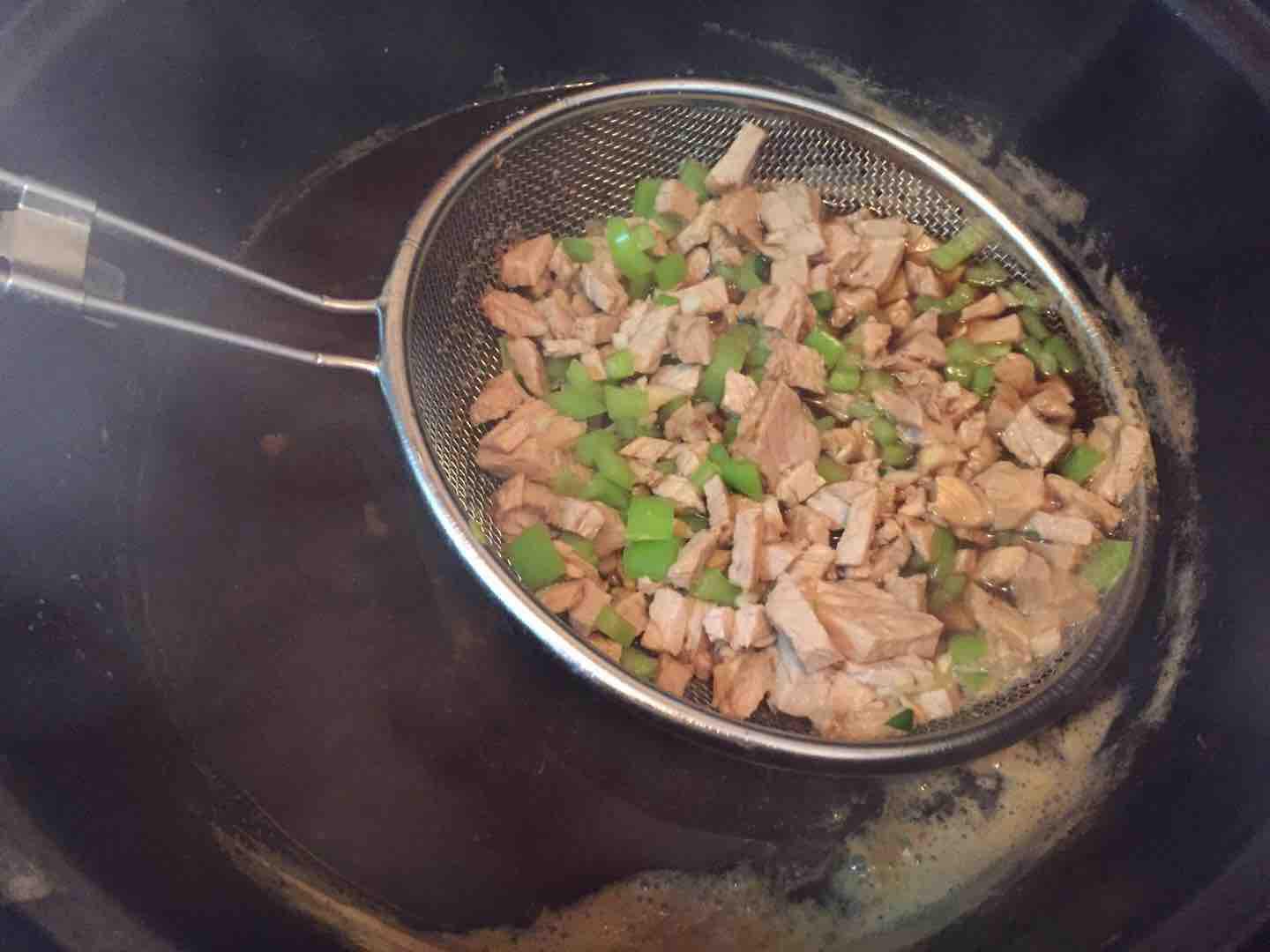 涼皮肉夾饃的做法-咸鮮味蒸菜譜-易網(wǎng)健康養(yǎng)生網(wǎng) 涼皮肉夾饃的做法-咸鮮味蒸菜譜